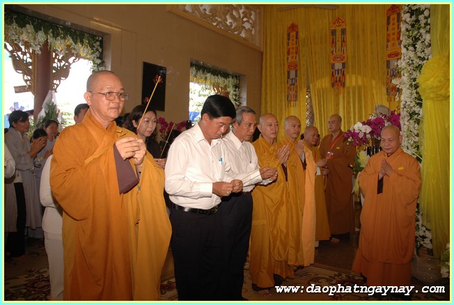 Chùm ảnh: Các phái đoàn viếng Giác linh ĐLHT. Thích Trí Tịnh buổi sáng ngày 01-04-2014
