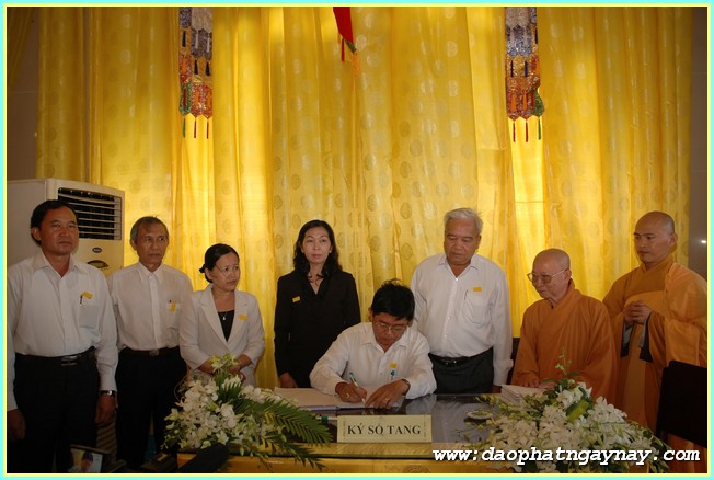 Chùm ảnh: Các phái đoàn viếng Giác linh ĐLHT. Thích Trí Tịnh buổi sáng ngày 01-04-2014