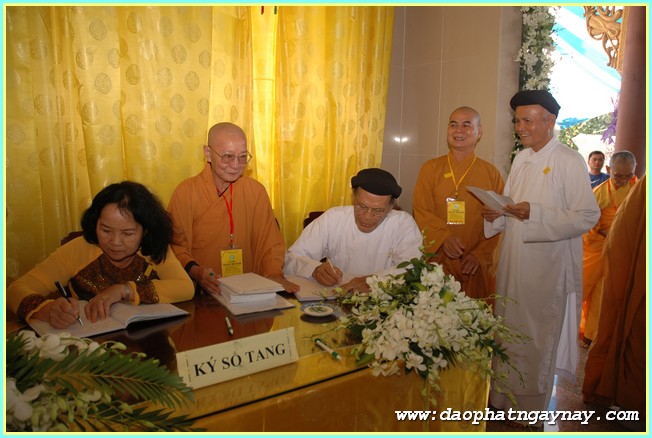 Chùm ảnh: Các phái đoàn viếng Giác linh ĐLHT. Thích Trí Tịnh buổi sáng ngày 01-04-2014