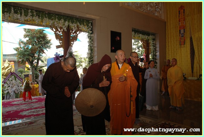 Chùm ảnh: Các phái đoàn viếng Giác linh ĐLHT. Thích Trí Tịnh buổi sáng ngày 01-04-2014