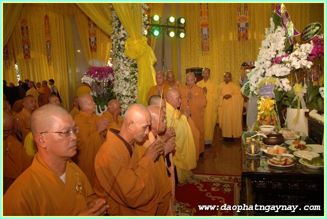 Chùm ảnh: Các phái đoàn viếng Giác linh ĐLHT. Thích Trí Tịnh buổi sáng ngày 01-04-2014