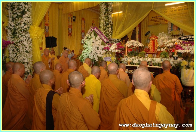 Chùm ảnh: Các phái đoàn viếng Giác linh ĐLHT. Thích Trí Tịnh buổi sáng ngày 01-04-2014