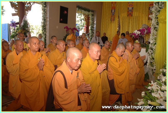 Chùm ảnh: Các phái đoàn viếng Giác linh ĐLHT. Thích Trí Tịnh buổi sáng ngày 01-04-2014