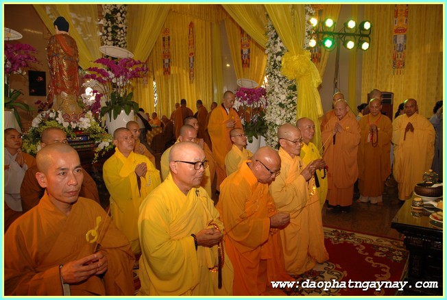 Chùm ảnh: Các phái đoàn viếng Giác linh ĐLHT. Thích Trí Tịnh buổi sáng ngày 01-04-2014