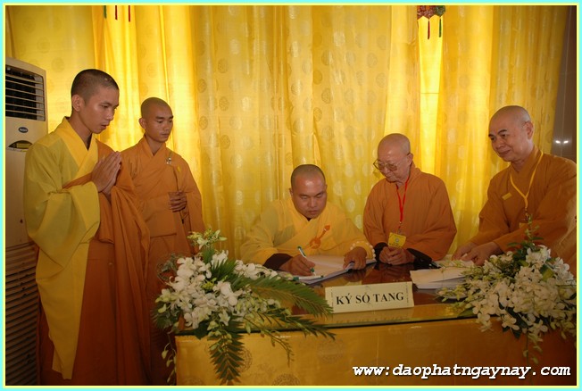 Chùm ảnh: Các phái đoàn viếng Giác linh ĐLHT. Thích Trí Tịnh buổi sáng ngày 01-04-2014