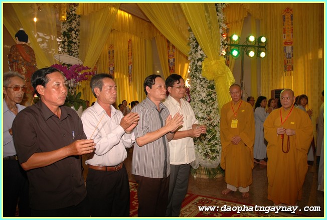 Chùm ảnh: Các phái đoàn viếng Giác linh ĐLHT. Thích Trí Tịnh buổi sáng ngày 01-04-2014