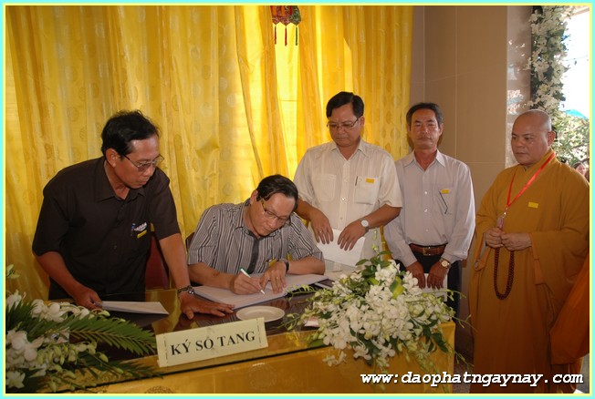 Chùm ảnh: Các phái đoàn viếng Giác linh ĐLHT. Thích Trí Tịnh buổi sáng ngày 01-04-2014
