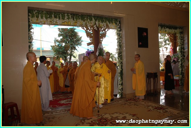 Chùm ảnh: Các phái đoàn viếng Giác linh ĐLHT. Thích Trí Tịnh buổi sáng ngày 02-04-2014