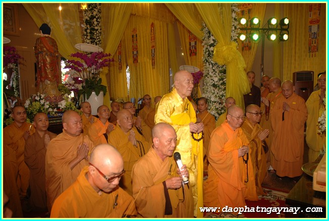 Chùm ảnh: Các phái đoàn viếng Giác linh ĐLHT. Thích Trí Tịnh buổi sáng ngày 02-04-2014