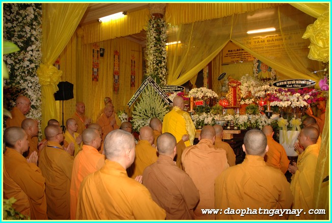 Chùm ảnh: Các phái đoàn viếng Giác linh ĐLHT. Thích Trí Tịnh buổi sáng ngày 02-04-2014