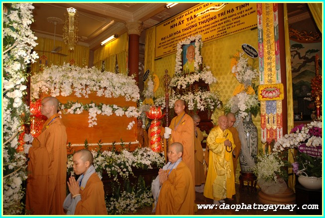 Chùm ảnh: Các phái đoàn viếng Giác linh ĐLHT. Thích Trí Tịnh buổi sáng ngày 02-04-2014