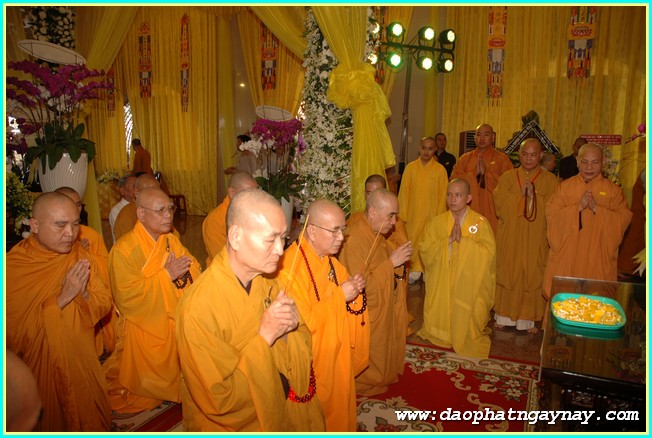 Chùm ảnh: Các phái đoàn viếng Giác linh ĐLHT. Thích Trí Tịnh buổi sáng ngày 02-04-2014