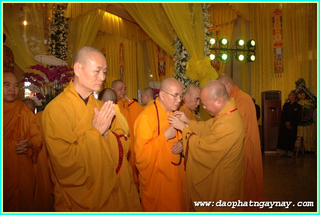 Chùm ảnh: Các phái đoàn viếng Giác linh ĐLHT. Thích Trí Tịnh buổi sáng ngày 02-04-2014