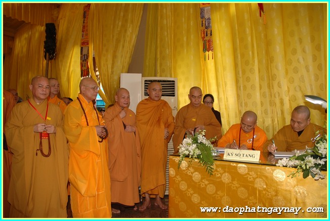 Chùm ảnh: Các phái đoàn viếng Giác linh ĐLHT. Thích Trí Tịnh buổi sáng ngày 02-04-2014