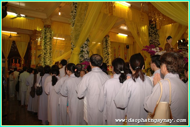 Chùm ảnh: Các phái đoàn viếng Giác linh ĐLHT. Thích Trí Tịnh buổi sáng ngày 02-04-2014