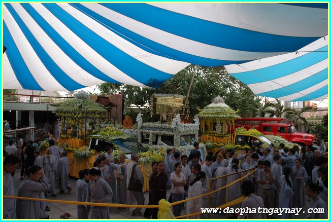 Chùm ảnh: Các phái đoàn viếng Giác linh ĐLHT. Thích Trí Tịnh buổi sáng ngày 02-04-2014