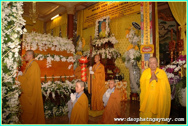 Chùm ảnh: Các phái đoàn viếng Giác linh ĐLHT. Thích Trí Tịnh buổi sáng ngày 02-04-2014