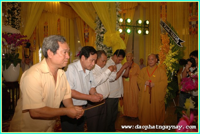 Chùm ảnh: Các phái đoàn viếng Giác linh ĐLHT. Thích Trí Tịnh buổi sáng ngày 02-04-2014