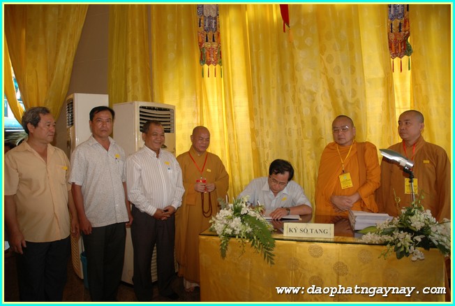 Chùm ảnh: Các phái đoàn viếng Giác linh ĐLHT. Thích Trí Tịnh buổi sáng ngày 02-04-2014