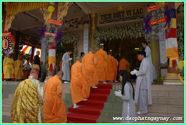 Chùm ảnh: Các phái đoàn viếng Giác linh ĐLHT. Thích Trí Tịnh buổi sáng ngày 02-04-2014