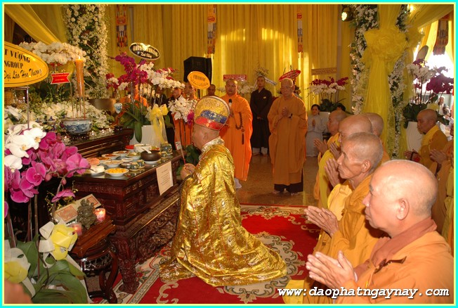 Chùm ảnh: Các phái đoàn viếng Giác linh ĐLHT. Thích Trí Tịnh buổi sáng ngày 02-04-2014