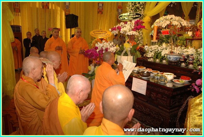 Chùm ảnh: Các phái đoàn viếng Giác linh ĐLHT. Thích Trí Tịnh buổi sáng ngày 02-04-2014