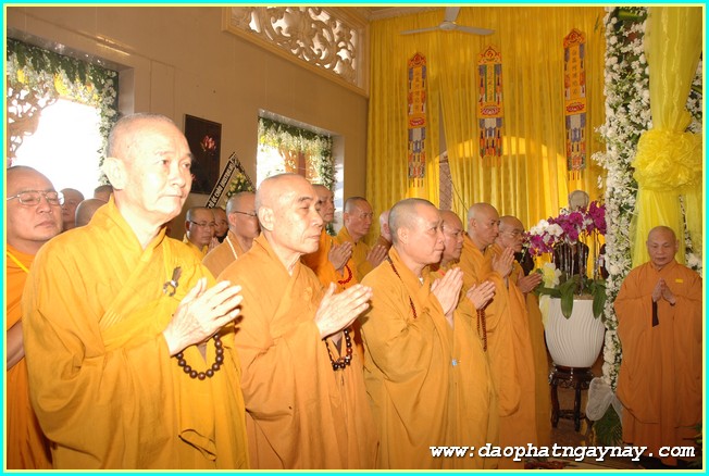 Chùm ảnh: Các phái đoàn viếng Giác linh ĐLHT. Thích Trí Tịnh buổi sáng ngày 02-04-2014