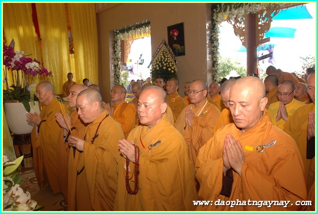 Chùm ảnh: Các phái đoàn viếng Giác linh ĐLHT. Thích Trí Tịnh buổi sáng ngày 02-04-2014
