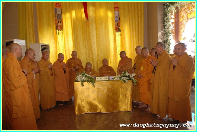 Chùm ảnh: Các phái đoàn viếng Giác linh ĐLHT. Thích Trí Tịnh buổi sáng ngày 02-04-2014