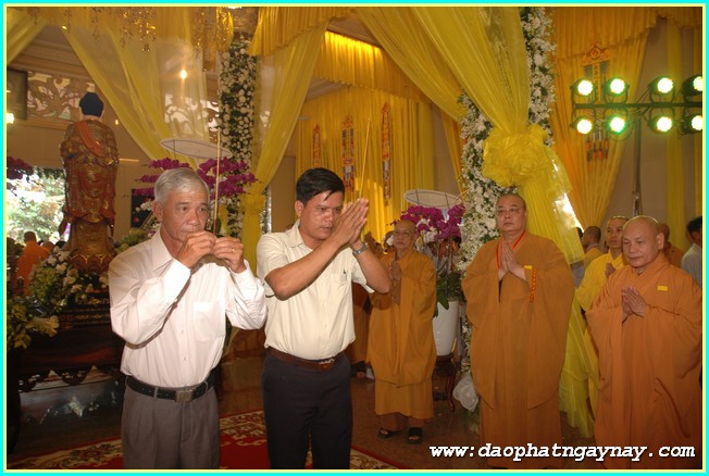Chùm ảnh: Các phái đoàn viếng Giác linh ĐLHT. Thích Trí Tịnh buổi sáng ngày 02-04-2014