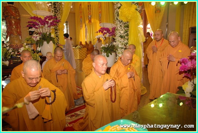 Chùm ảnh: Các phái đoàn viếng Giác linh ĐLHT. Thích Trí Tịnh buổi sáng ngày 02-04-2014