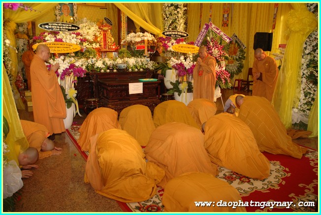 Chùm ảnh: Các phái đoàn viếng Giác linh ĐLHT. Thích Trí Tịnh buổi sáng ngày 02-04-2014