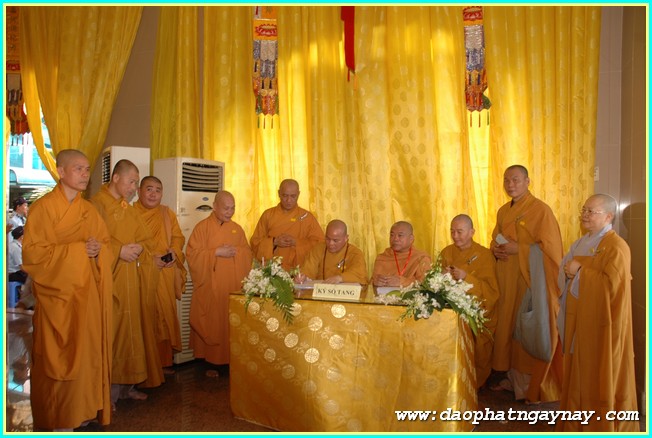Chùm ảnh: Các phái đoàn viếng Giác linh ĐLHT. Thích Trí Tịnh buổi sáng ngày 02-04-2014