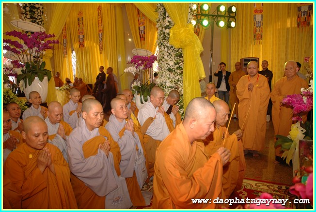 Chùm ảnh: Các phái đoàn viếng Giác linh ĐLHT. Thích Trí Tịnh buổi sáng ngày 02-04-2014