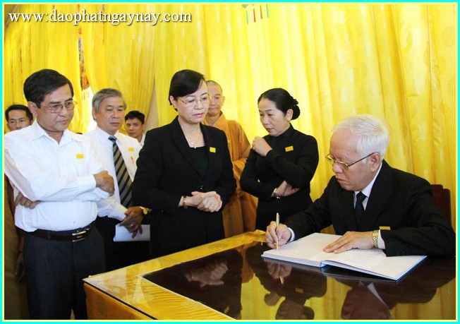 Chùm ảnh: Lãnh đạo Đảng, Nhà nước, Chính phủ viếng lễ tang ĐLHT. Thích Trí Tịnh