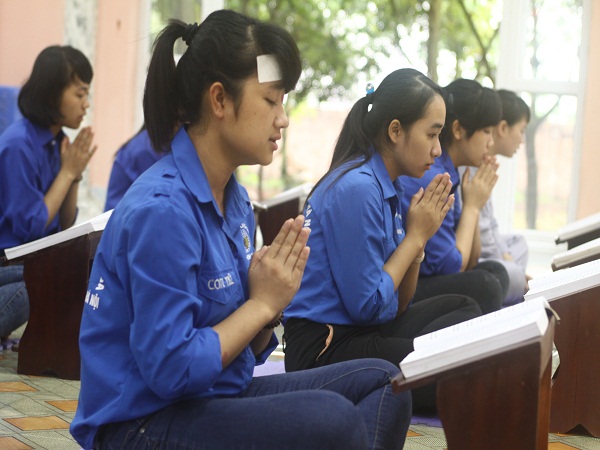 Hà Nội: Tụng kinh cầu siêu và cầu an cho các bé bị bệnh Sởi