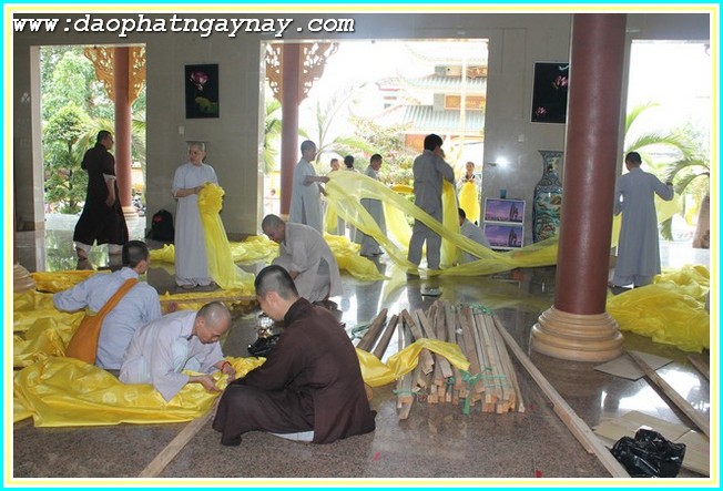 Chùm ảnh: Công tác trần thiết tang lễ Đại lão HT. Thích Trí Tịnh
