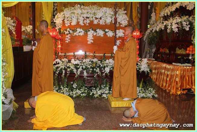 Chùm ảnh: Các phái đoàn viếng Giác linh ĐLHT. Thích Trí Tịnh buổi sáng ngày 01-04-2014