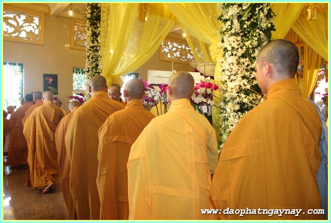 Chùm ảnh: Các phái đoàn viếng Giác linh ĐLHT. Thích Trí Tịnh buổi sáng ngày 01-04-2014