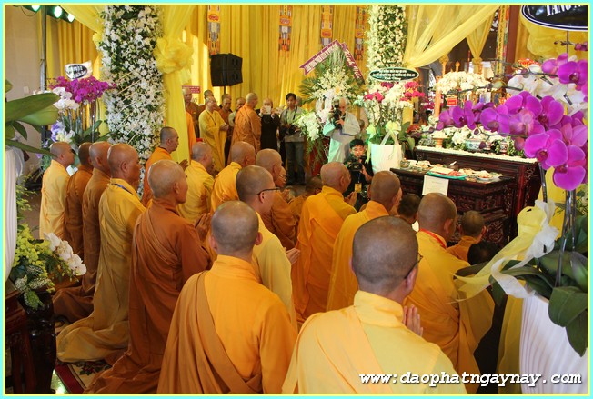 Chùm ảnh: Các phái đoàn viếng Giác linh ĐLHT. Thích Trí Tịnh buổi sáng ngày 01-04-2014