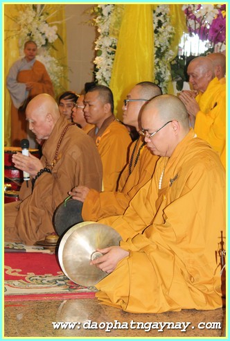 Chùm ảnh: Các phái đoàn viếng Giác linh ĐLHT. Thích Trí Tịnh buổi sáng ngày 01-04-2014