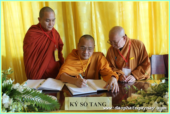 Chùm ảnh: Các phái đoàn viếng Giác linh ĐLHT. Thích Trí Tịnh buổi chiều ngày 01-04-2014