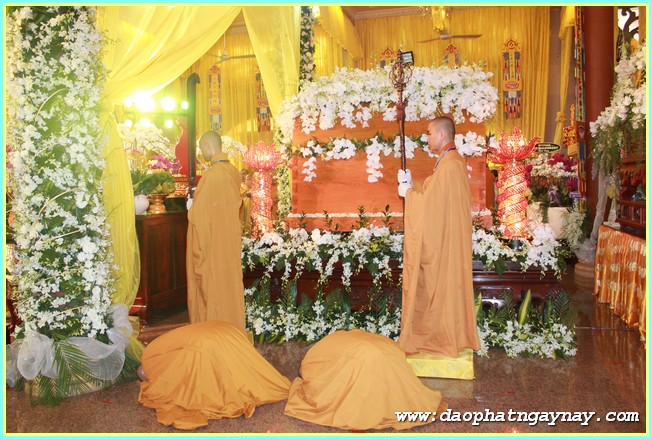 Chùm ảnh: Các phái đoàn viếng Giác linh ĐLHT. Thích Trí Tịnh buổi chiều ngày 01-04-2014