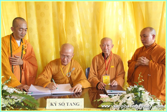 Chùm ảnh: Các phái đoàn viếng Giác linh ĐLHT. Thích Trí Tịnh buổi chiều ngày 01-04-2014