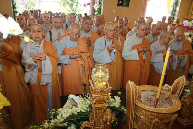 Chùm ảnh: Các phái đoàn viếng tang lễ ĐLHT. Thích Trí Tịnh ngày 30-03-2014