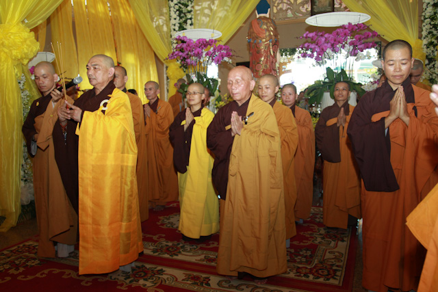 Chùm ảnh: Các phái đoàn viếng tang lễ ĐLHT. Thích Trí Tịnh ngày 30-03-2014