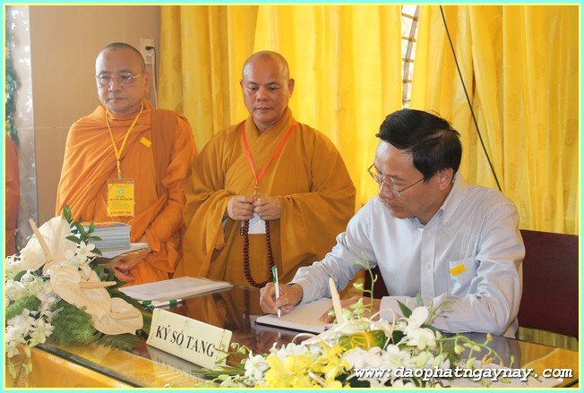 Chùm ảnh: Các phái đoàn viếng Giác linh ĐLHT. Thích Trí Tịnh buổi chiều ngày 01-04-2014