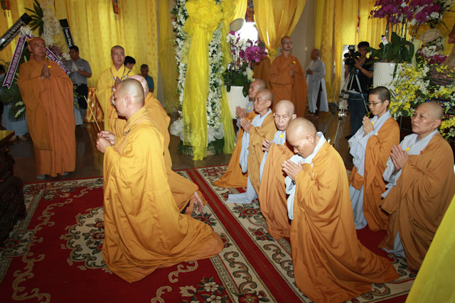 Chùm ảnh: Các phái đoàn viếng tang lễ ĐLHT. Thích Trí Tịnh ngày 30-03-2014