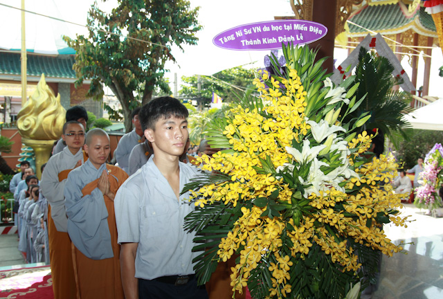 Chùm ảnh: Các phái đoàn viếng tang lễ ĐLHT. Thích Trí Tịnh ngày 30-03-2014