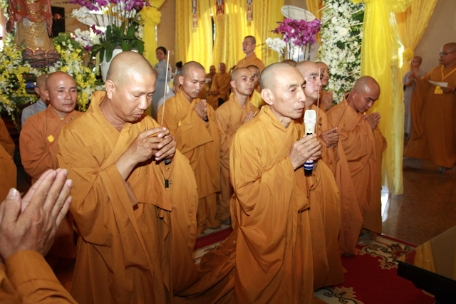 Chùm ảnh: Các phái đoàn viếng tang lễ ĐLHT. Thích Trí Tịnh ngày 30-03-2014